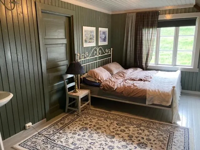 Semesterbostad Steinsvoll Gard